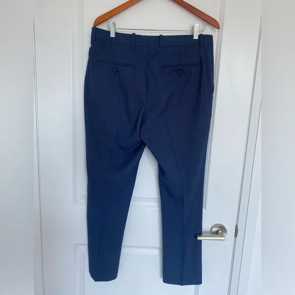 Perry Ellis pants. - Picture 2 of 4